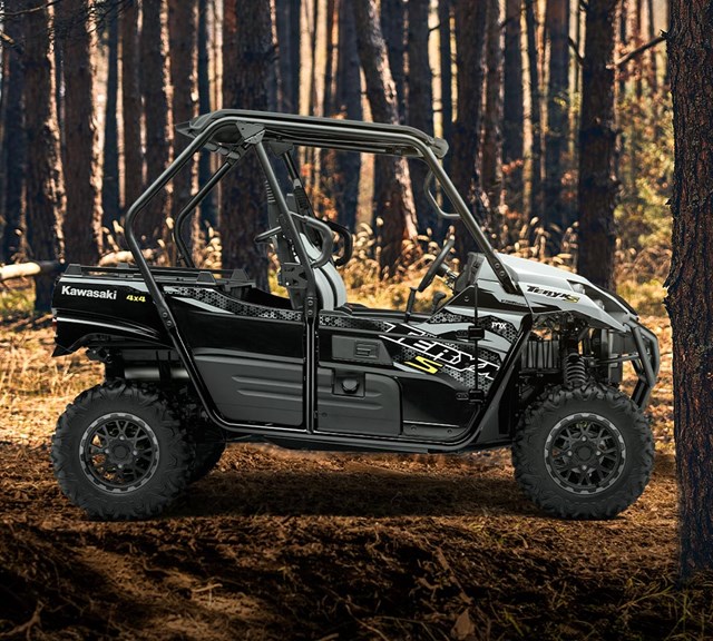 Image of 2024 TERYX S LE in action
