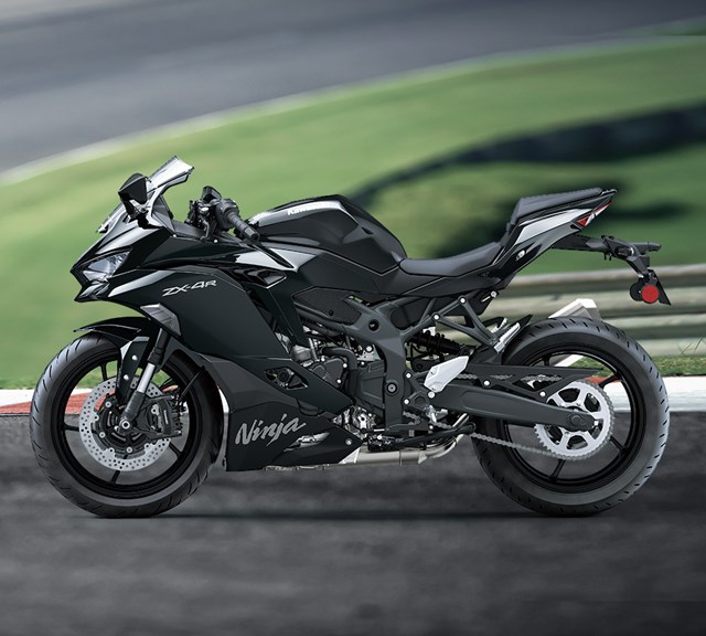 Image of 2024 NINJA ZX-4R in action