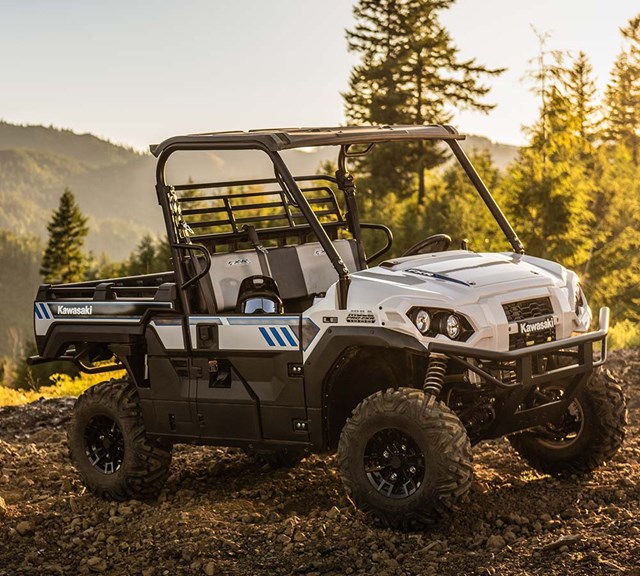 Image of 2025 MULE PRO-FXR 1000 LE in action